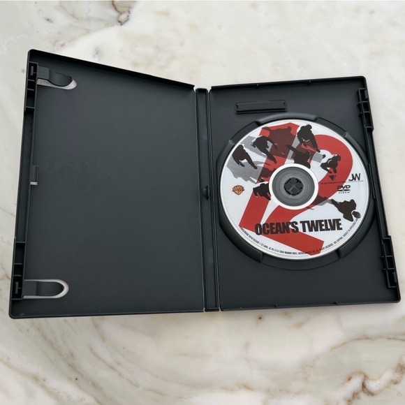 OCEAN’S TWELVE - Picture 2 of 3